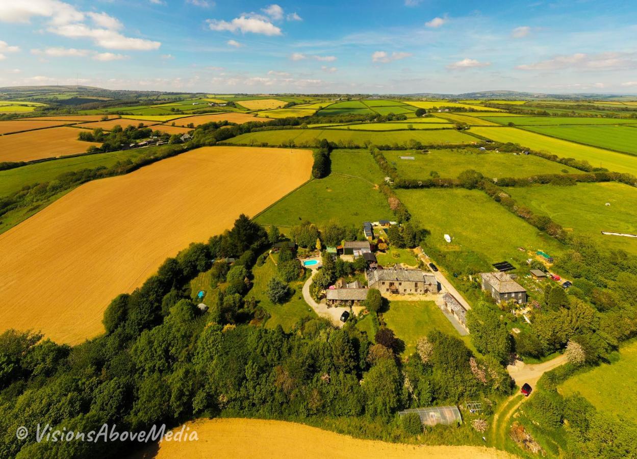 Tudor Lodge With Pool & Bbq Cabin Liskeard Buitenkant foto