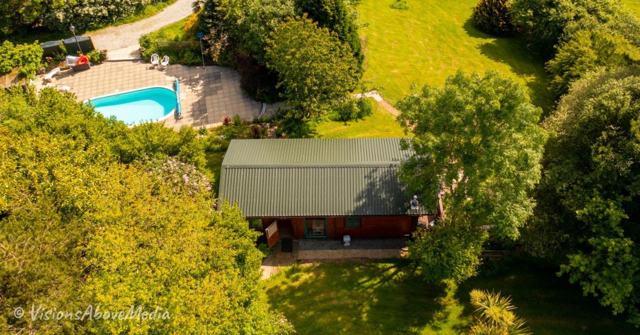 Tudor Lodge With Pool & Bbq Cabin Liskeard Buitenkant foto