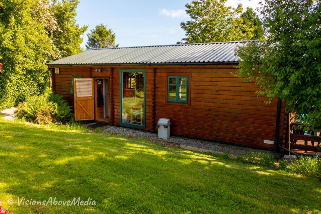 Tudor Lodge With Pool & Bbq Cabin Liskeard Buitenkant foto